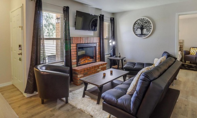 South Mountain Apartamento | Dog-Friendly Phoenix Condo with Community Pool!