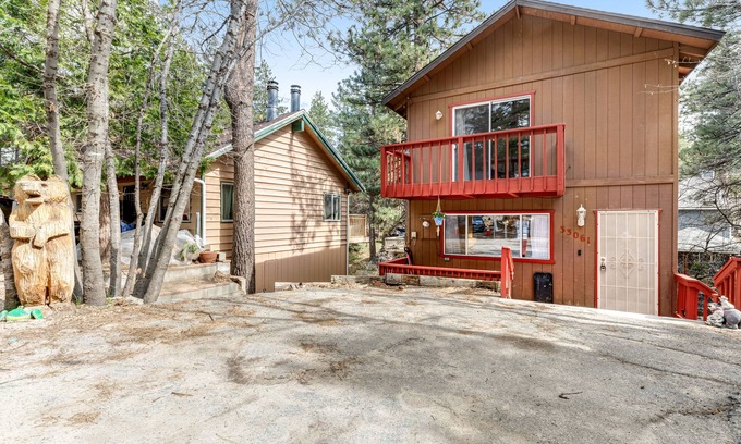 Arrowbear Lake Casa | Dog-friendly retreat with fast WiFi, washer/dryer & wood-burning fireplace