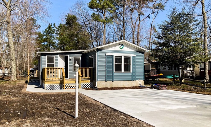 Frankford Casa | Dog-friendly renovated Plantation Park home with deck, grill, W/D, & AC