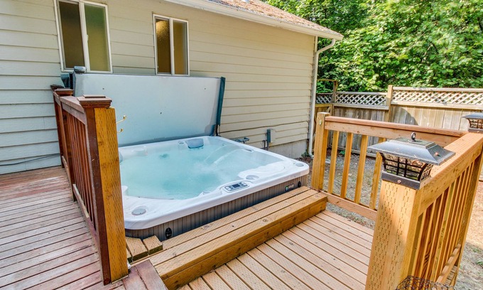 Vashon Island Casa | Retiro agradable para perros con jacuzzi privado, hoguera y patio trasero cercado