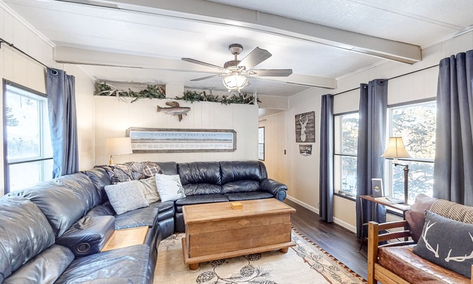 Florissant Casa | Dog-friendly rustic cabin with a wood-burning fireplace, porch, and washer/dryer