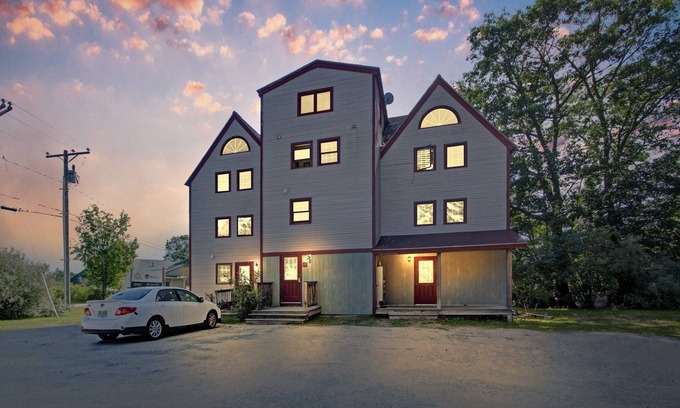 Campton Apartamento | DOG FRIENDLY! Simple and Cozy Apartment Just Mins to Loon Mountain and Waterville Valley by RedAwning