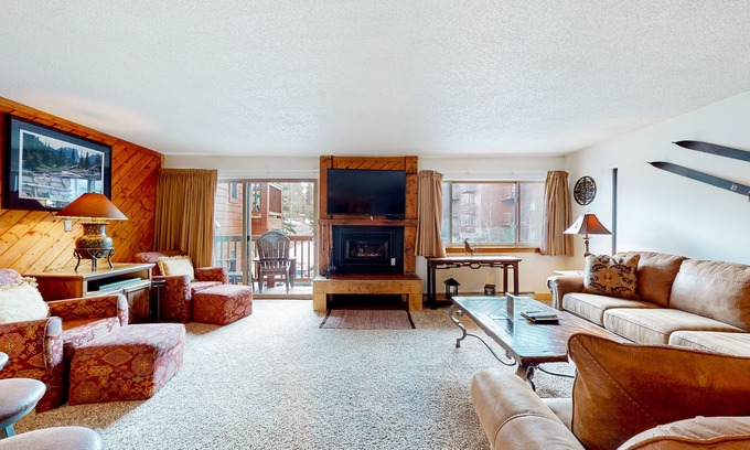 Four O'Clock Condominio | Dog-friendly ski condo with hot tubs, grills, & gym