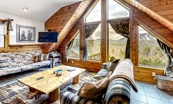 Sunday River Area Apartamento | Dog-Friendly Studio w/ Mountain Views, Wood Stove, Fast WiFi, PetSafe Dog Fence