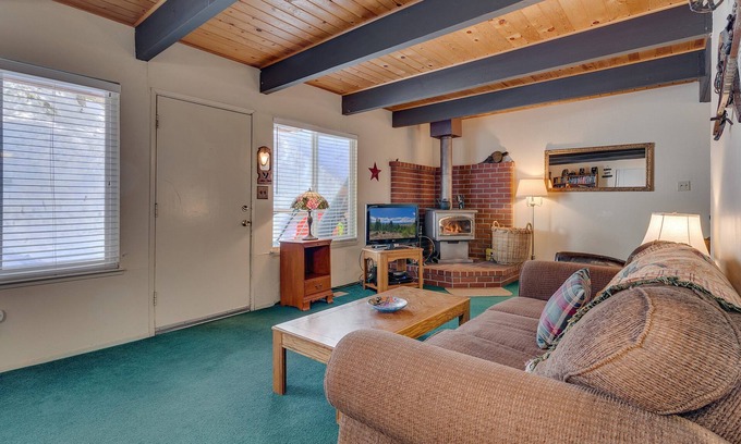 Talmont Casa | Dog-friendly Three Bedroom Cabin in Tahoe City
