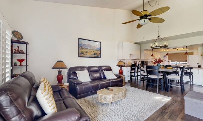 Palm Desert Condominio | Dog-Friendly Updated Condo Next to Golf Courses w/WiFi, AC, W/D, Shared Pool