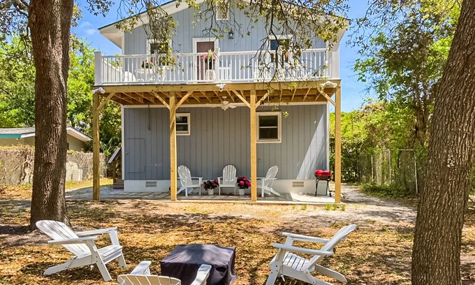 Atlantic Beach Casa | Dog-friendly home near the ocean with central AC, WiFi, & washer/dryer