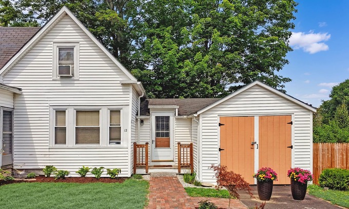 Old Orchard Beach Cabaña | Nuevo en el mercado! - Soleado, cabaña de un dormitorio en una calle lateral tranquila!