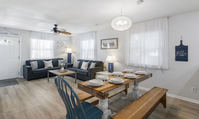 Silver Sands Casa | Dog Friendly, Free Golf Cart, 5 min to the beach, Fast WIFI, Snowbird Specials