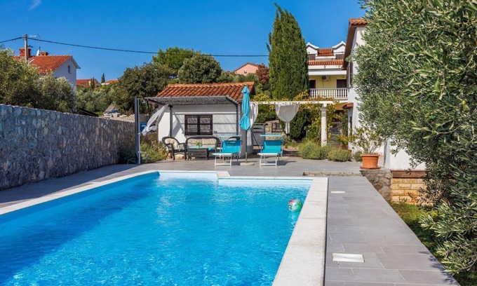 Kornic Casa | Villa que admite perros cerca de la playa con vistas al mar, piscina privada, barbacoa