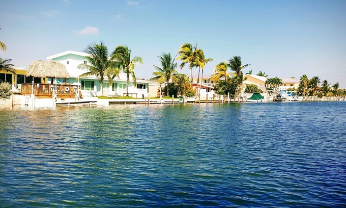 Key Colony Beach Casa | ¡Casa FRENTE AL AGUA con 37 pies de espacio de atraque en un canal prístino extra ancho en KCB!
