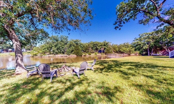 Somerville Casa | Dog-friendly, Waterfront, Close to Lake Somerville
