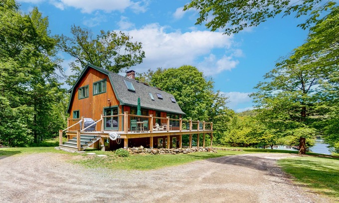 Camden Cabina | Dog-friendly, waterfront cabin with grill, deck, & W/D - snowbirds welcome