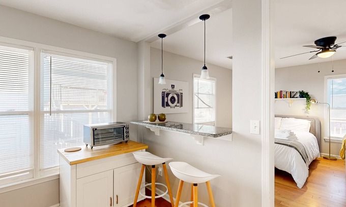 West End Apartamento | Dog-friendly West End studio with great location, kitchenette, & central AC