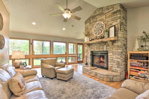 Crellin Casa | Dogs Welcome Secluded Oakland Gem with Hot Tub