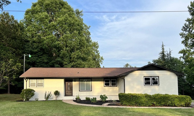 Duncan Casa | Dogwood 3Br Queen Suite in Duncan
