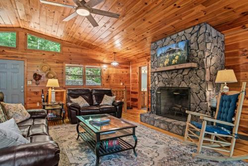 Martin Casa | Dogwood Cabin w Dock