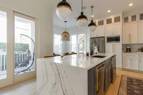 Grayton Beach Casa | Doin' Grayt-LUXE beach cottage-Easy beach access, pool, bikes!