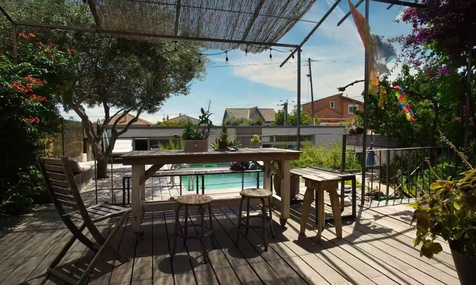 16th Arrondissement Casa | Dolce Vita: Renovated house with swimming pool and sea view in Marseille