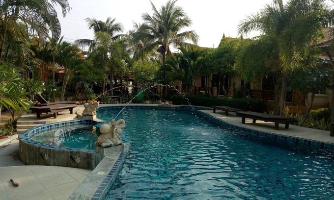 Hin Lek Fai Hotel | Dollaporn House