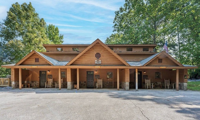 Caton Condominio | Dolly's # 1 2 Bedroom Condo by RedAwning