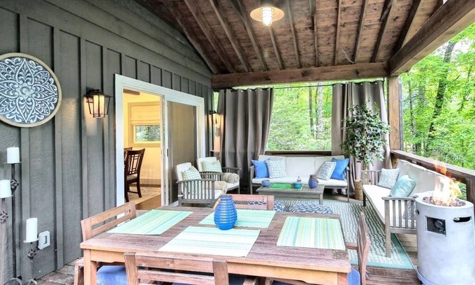 Highlands Hills Casa | Dolly Woods, New to VRBO