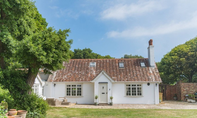 Martin Casa | Dolphins Leap, St Margaret's at Cliffe