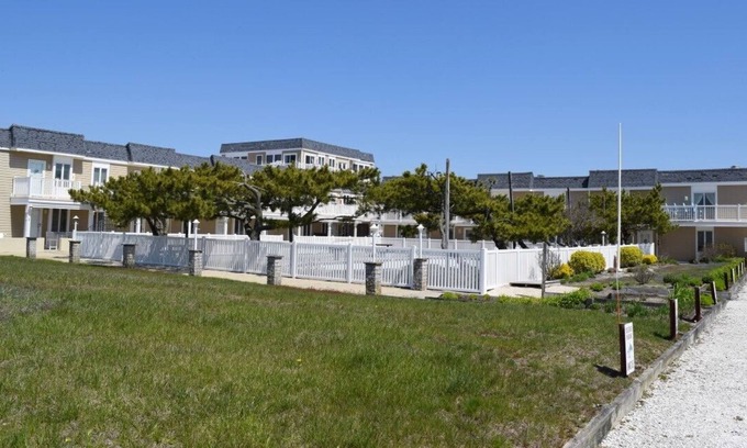 Dennisville Condominio | Dolphin Beach Condos located in Sea Isle's Northend Sleeps 6