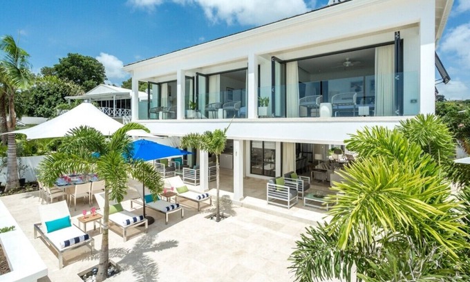Fitts Village Casa | Dolphin Beach House (Reigate) by Fantasia Villas