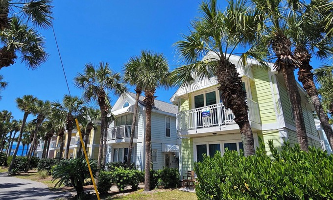 Crystal Shores Cabaña | Dolphin Daze-Unit B - Downstairs - Walk to the beach!