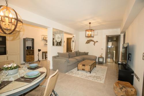 Perea Villa | Dolphin