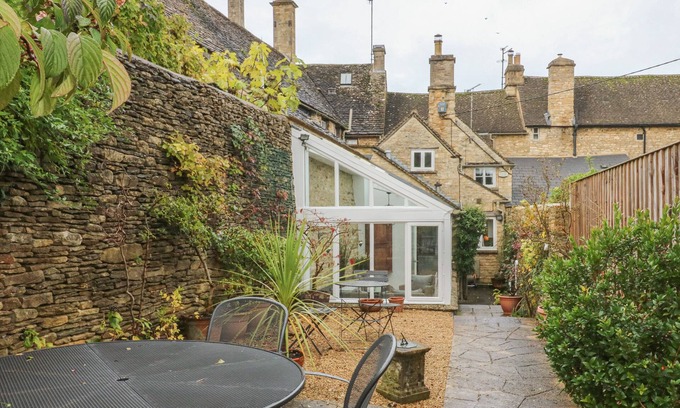 Burford Casa | Dolphin House