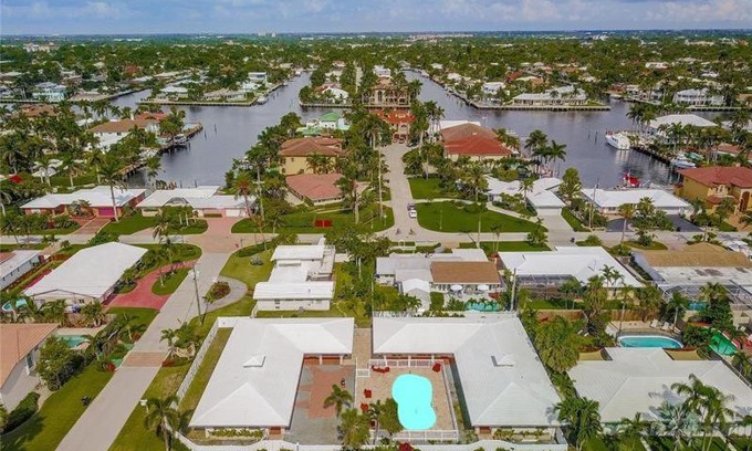 Dolphin Isles Hotel | Dolphin Isles Resort