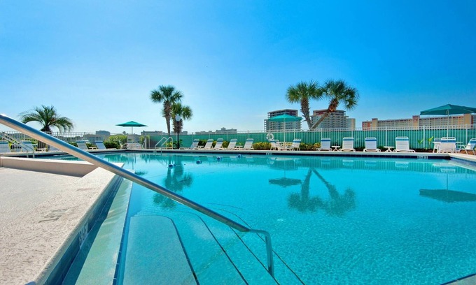 Holiday Isle Condominio | Dolphin Point 104b 2 Bedroom Condo by RedAwning
