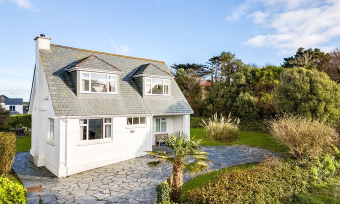 Trevone Cabaña | DOLPHIN'S BARN, pet friendly, country holiday cottage in Trevone