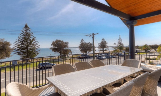 Halls Head Casa | Dolphin's Leap || *NEW* Exclusive Beachfront Home with Pool & Views