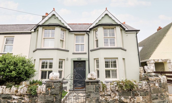 Dinas Cross Cabaña | DOLWERN, family friendly, country holiday cottage in Dinas Cross