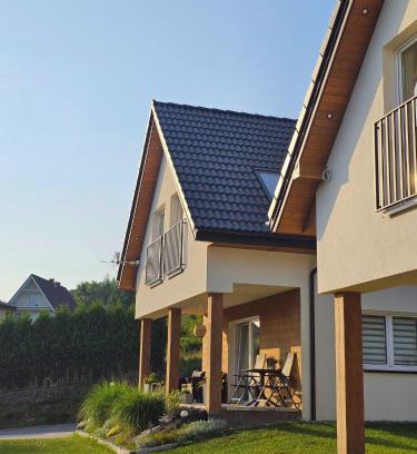 Ladek-Zdroj Casa | Dom z Widokiem na Góry i Jacuzzi - "Domki na Słonecznym Wzgórzu"
