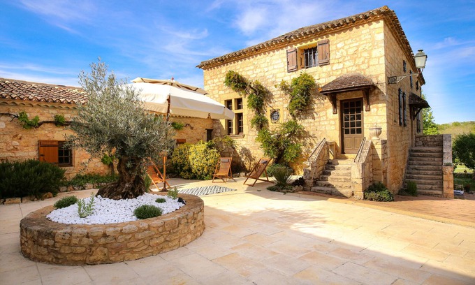 Gavaudun Casa | Domaine de 23 Hectares et son Hameau Entre Dordogne et Lot et Garonne