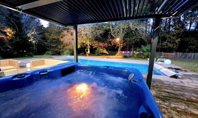 Salles Casa | Domaine de Cachaou Logis du Pujeau Sauna & Spa Piscine