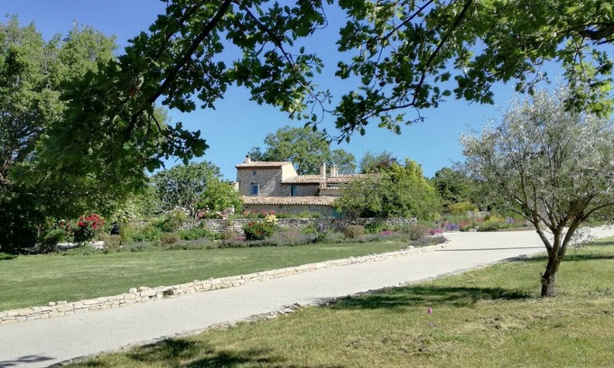 Vacheres Otro | Domaine de La Lave Camille Authentique mas Provençal Pour Amoureux de la Nature