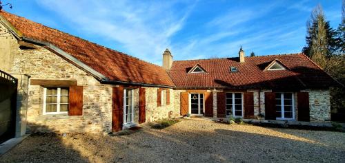 Droue-sur-Drouette Casa | Domaine des Pousses, Chambres d'hôtes au coeur d'un village de campagne