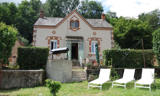 Issy-l'Eveque Casa | Domaine du pavillon Gîte 15 personnes
