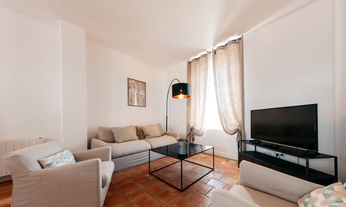 Gargas Cabaña | Les Boussicaux-Gîte-Confortable-Baño con ducha-Vista al patio
