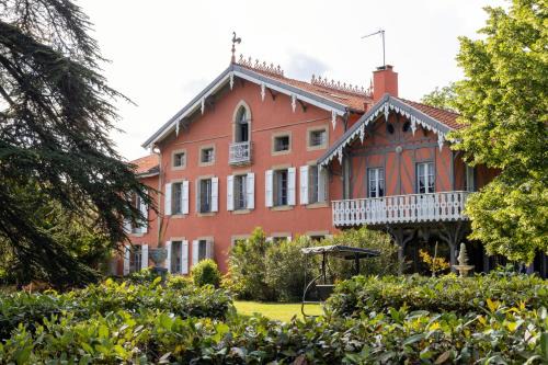 Besset Casa | Domaine La Belle Histoire - Gîte côté jardin