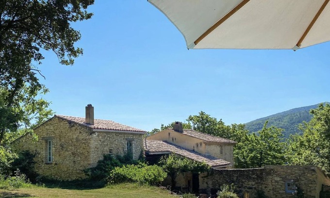 Le Poet-Laval Casa | Domaine La Garenne
