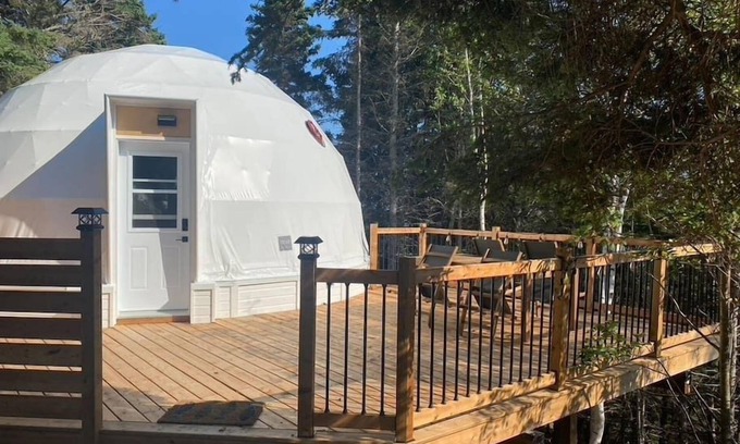 Perce Chalet De Esquí | Dome #6 ocean view at Domaine Renard