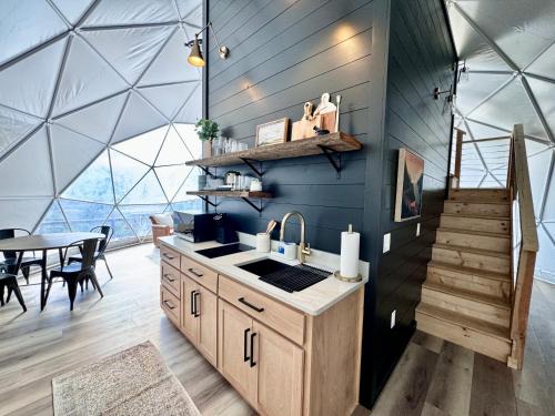 Hiawassee Otro | Dome Home Lake and Mountain Views Hot Tub