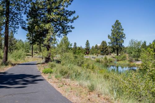 La Pine Casa | Dome Home - Meredith Lodging