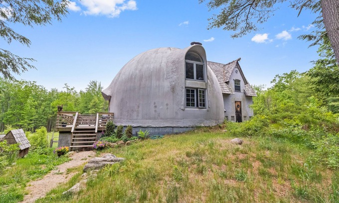 Biddeford Casa | Dome Home on 42 Acres! Close to the Beach and Downtown Kennebunkport